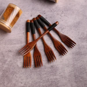 شوكات خشبية