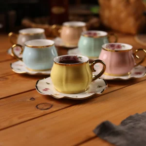 اكواب ملونة